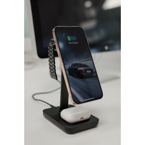 Suporte de Carregamento Wireless 3 em 1 com Apple watch, iPhone e AirPods em contexto de escritório